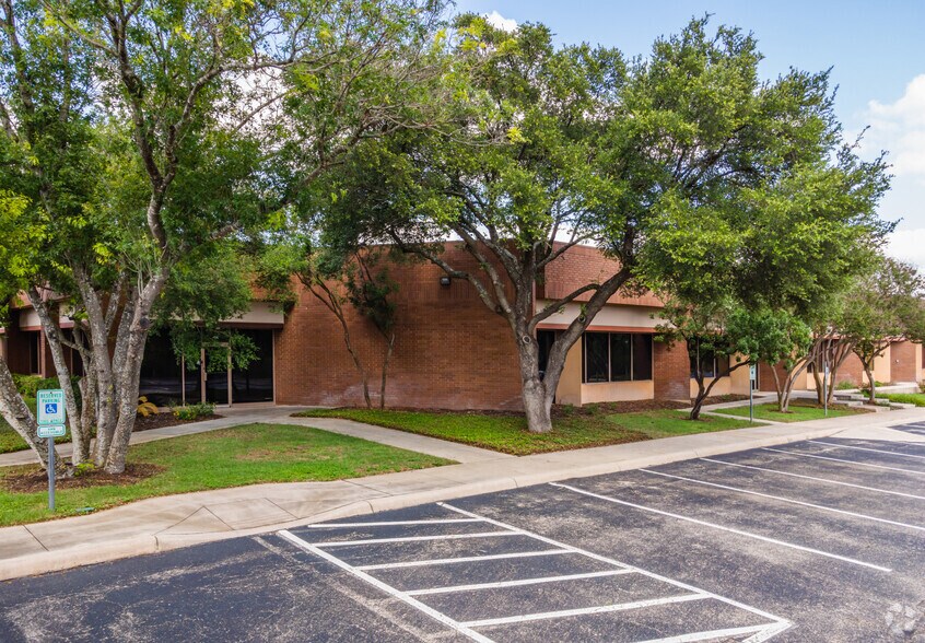 More Photos Of 121 Interpark Blvd, San Antonio Office For Lease