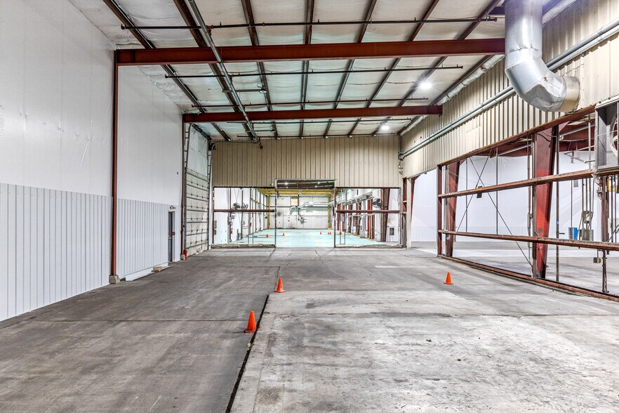 More Photos Of 1402 E Veterans Memorial Pky, Warrenton Manufacturing For Sale