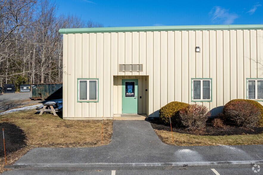 More Photos Of 35 Bradley Dr, Westbrook Warehouse For Lease