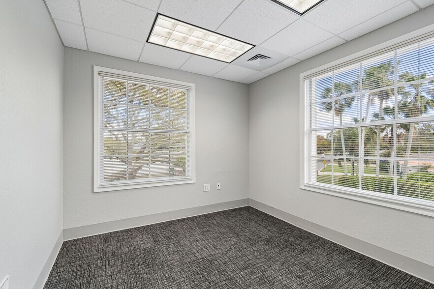 More Photos Of 575 Indian Rocks Rd N, Belleair Bluffs Medical For Lease