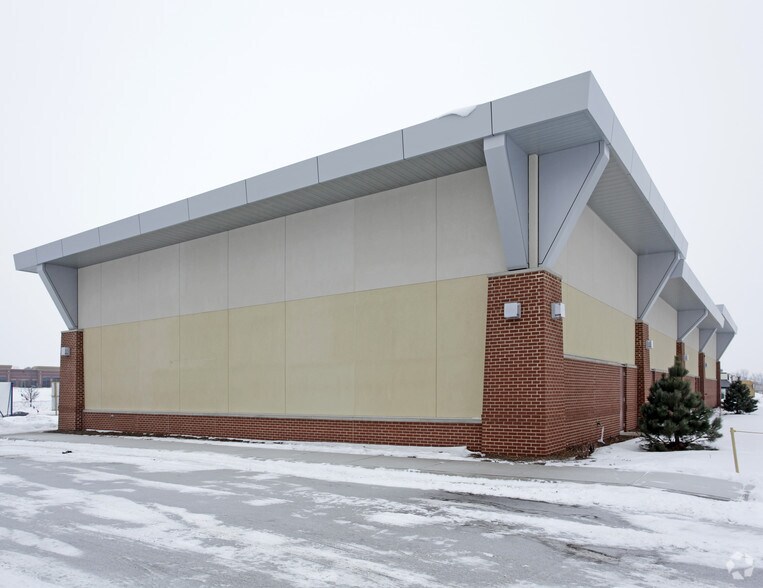 More Photos Of 7828 Hudson Rd, Woodbury Freestanding For Lease