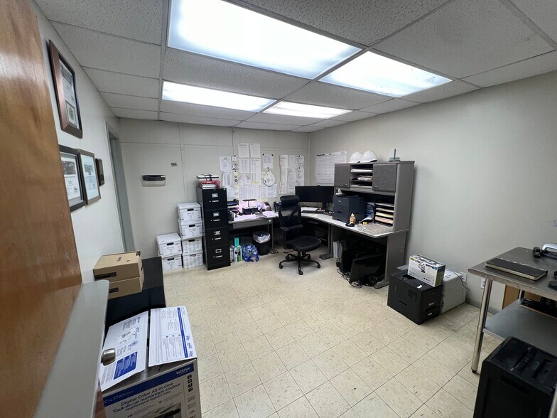 More Photos Of 5101 S 24th Ave, Tampa Manufacturing For Sale