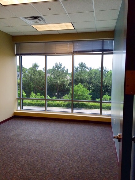 More Photos Of 1838 Sir Tyler Dr, Wilmington Office For Lease