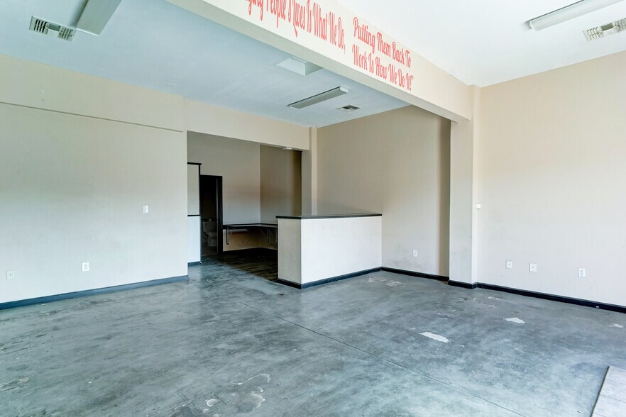 More Photos Of 6721 N Black Canyon Fwy, Phoenix Office Residential For Sale