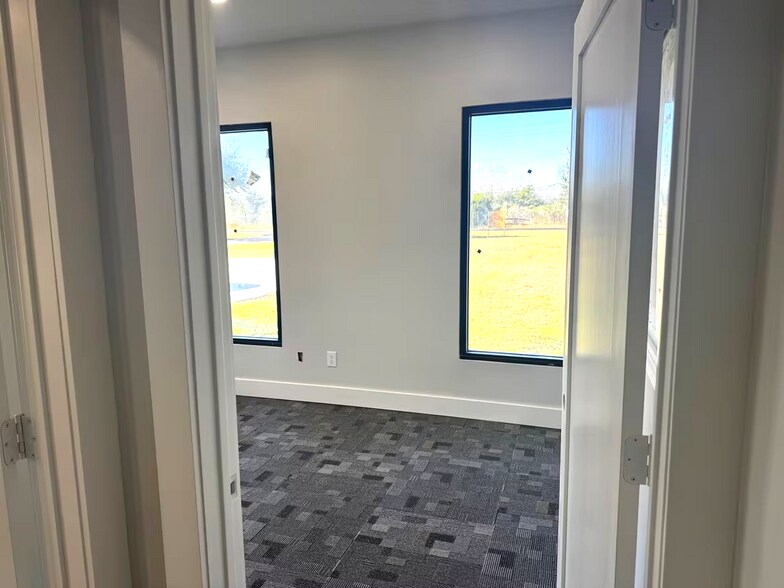 More Photos Of 2533 Roy Rd, Pearland Office For Lease