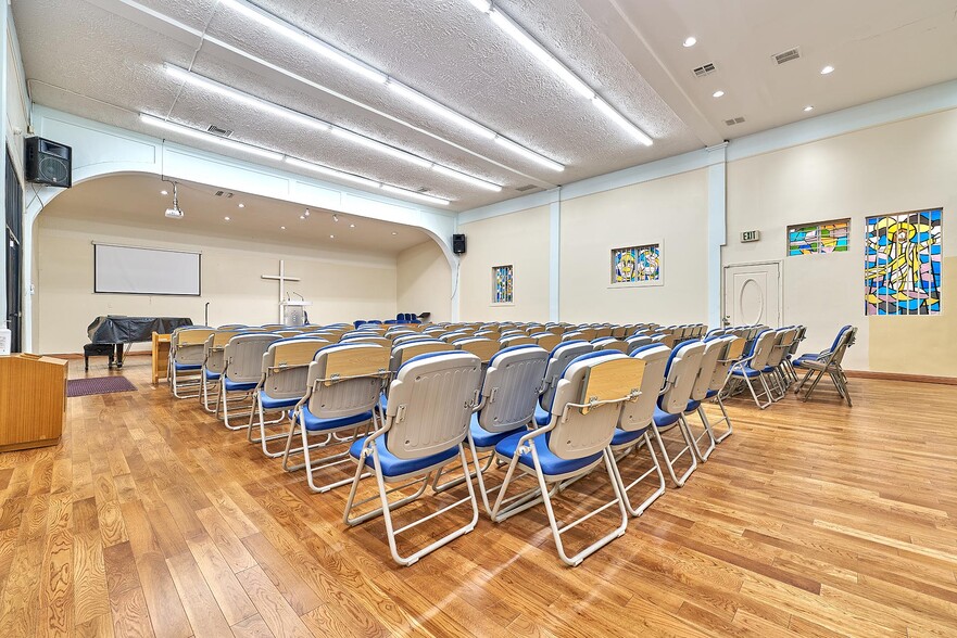 More Photos Of 824 Venice Blvd, Los Angeles Religious Facility For Sale