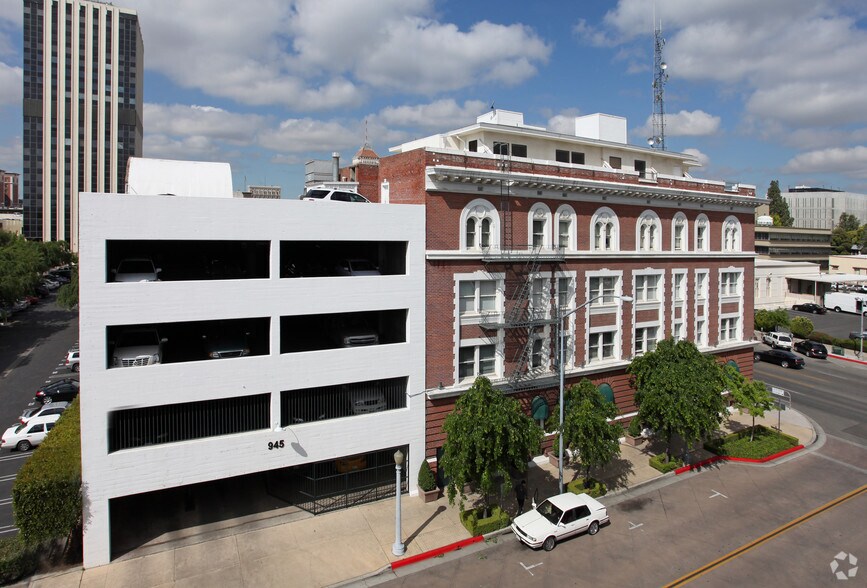 More Photos Of 2344 Tulare St, Fresno Office For Lease