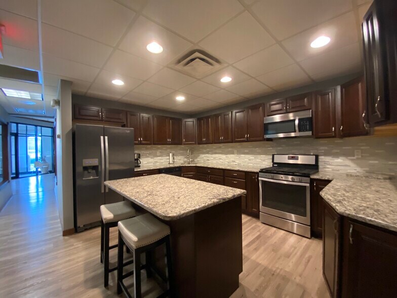 More Photos Of 2801 Bertholet Blvd, Valparaiso Office For Sale