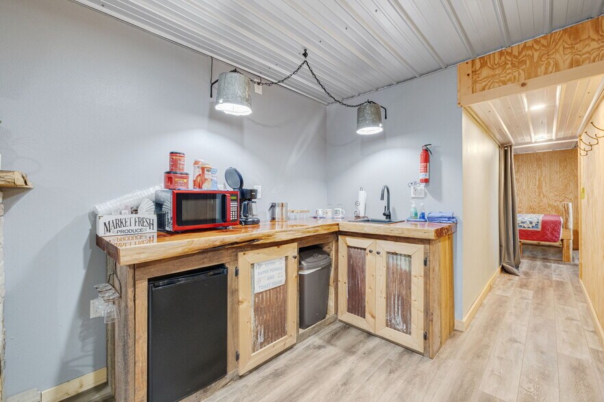 More Photos Of 714 N Saint Mary St, Pilot Knob Freestanding For Sale
