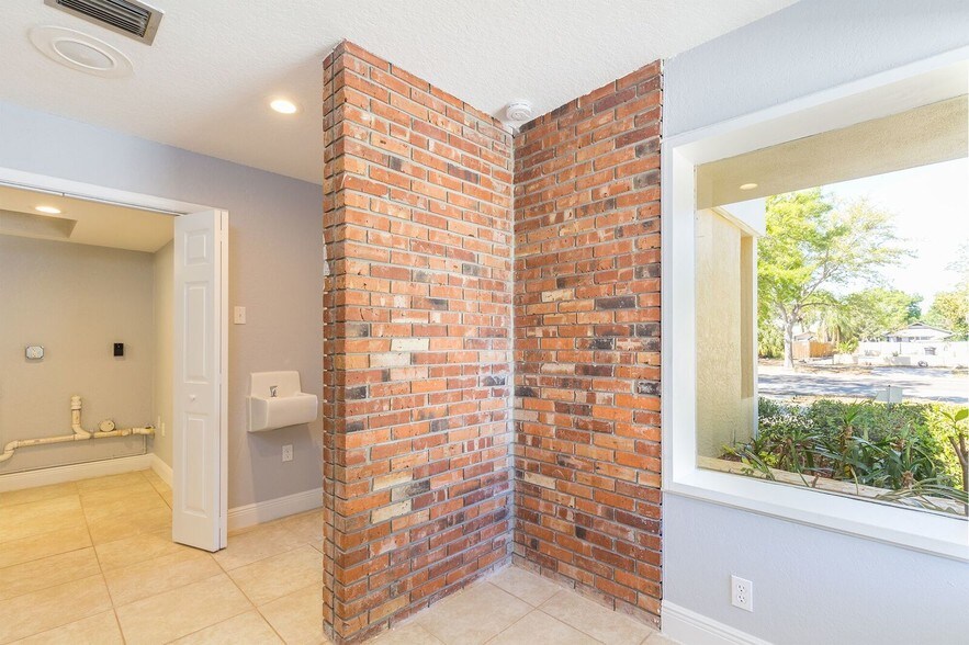 More Photos Of 2244 1st Ave N, Saint Petersburg Medical For Lease