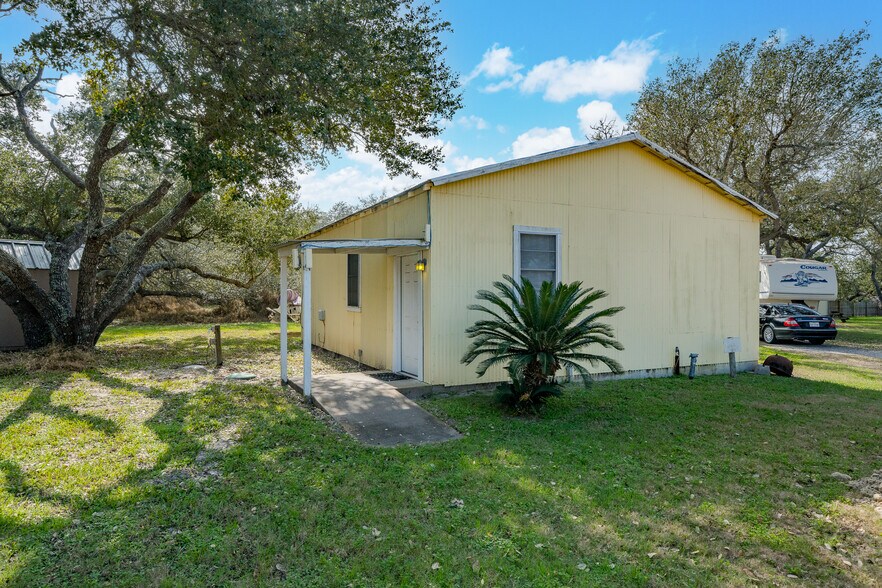 More Photos Of 3966 FM 1781, Rockport Specialty For Sale