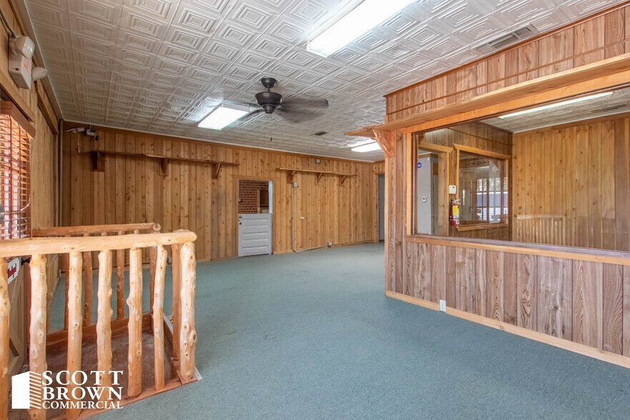 More Photos Of 108 W Hughes St, Collinsville Freestanding For Lease