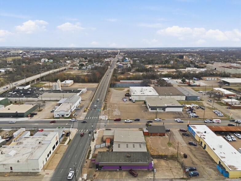 More Photos Of 1801 Franklin Ave, Waco Flex For Sale