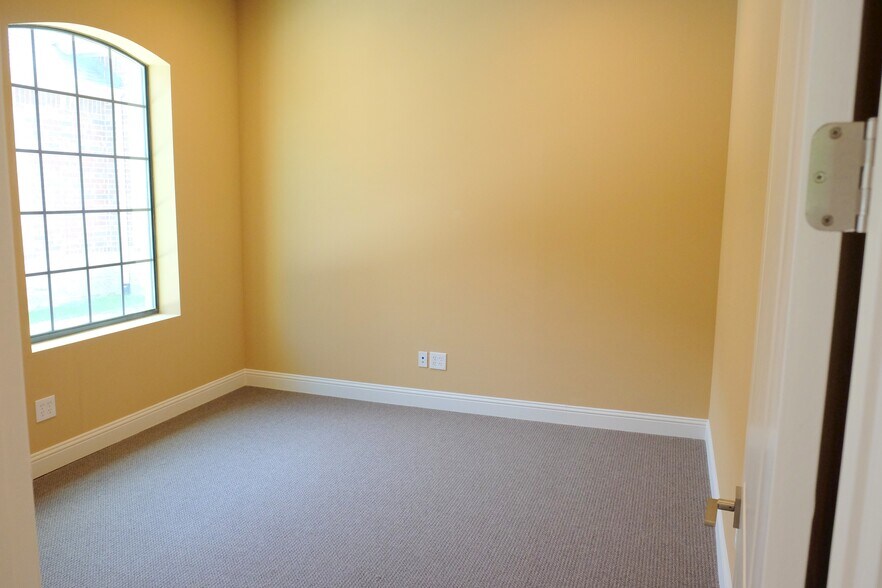 More Photos Of 318 W FM 544, Murphy Medical For Sale