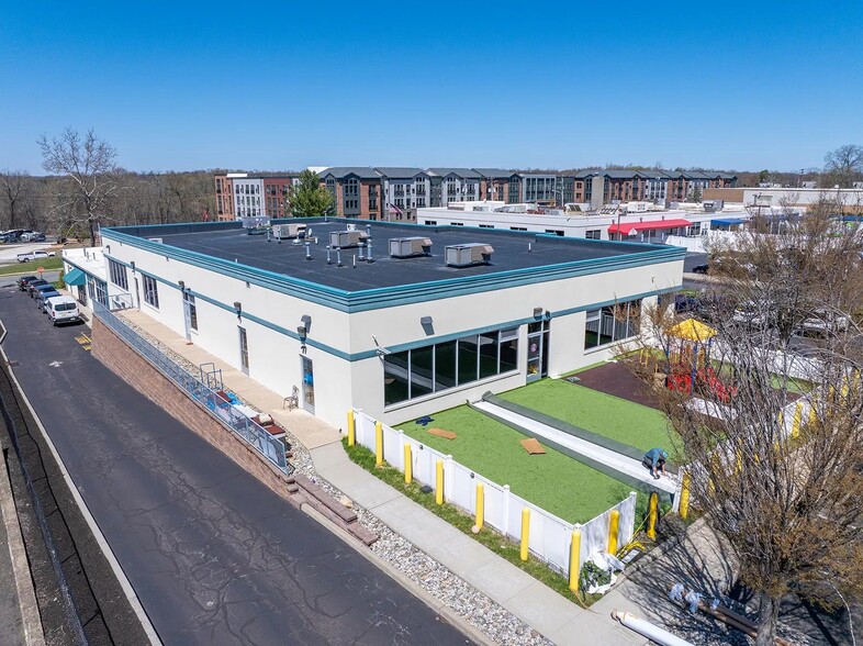 More Photos Of 30-34 Okner Pky, Livingston Showroom For Sale