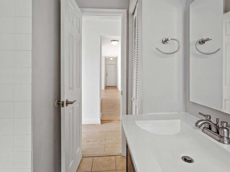 More Photos Of 1223 N St NW, Washington Apartments For Sale