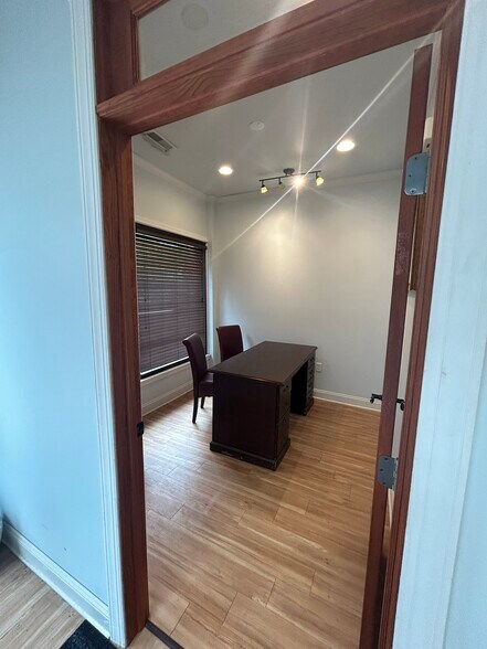 More Photos Of 1531 Cherry St, Philadelphia Storefront Retail Office For Lease