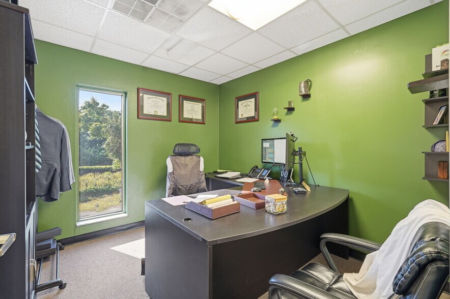 More Photos Of 10812 Gandy Blvd N, Saint Petersburg Medical For Lease