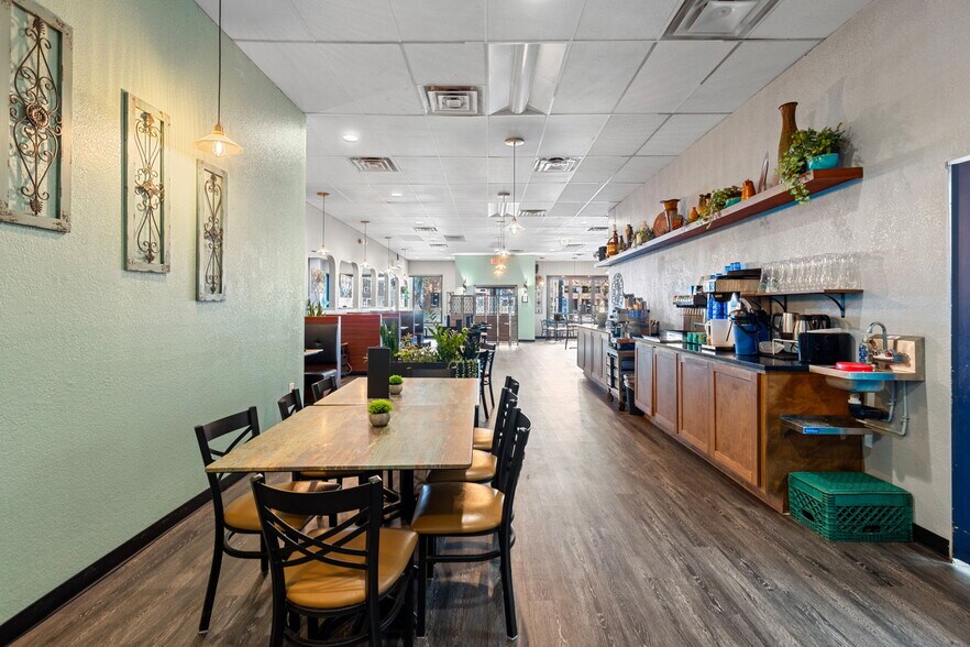 More Photos Of 516 Main St, Longmont Bar For Sale