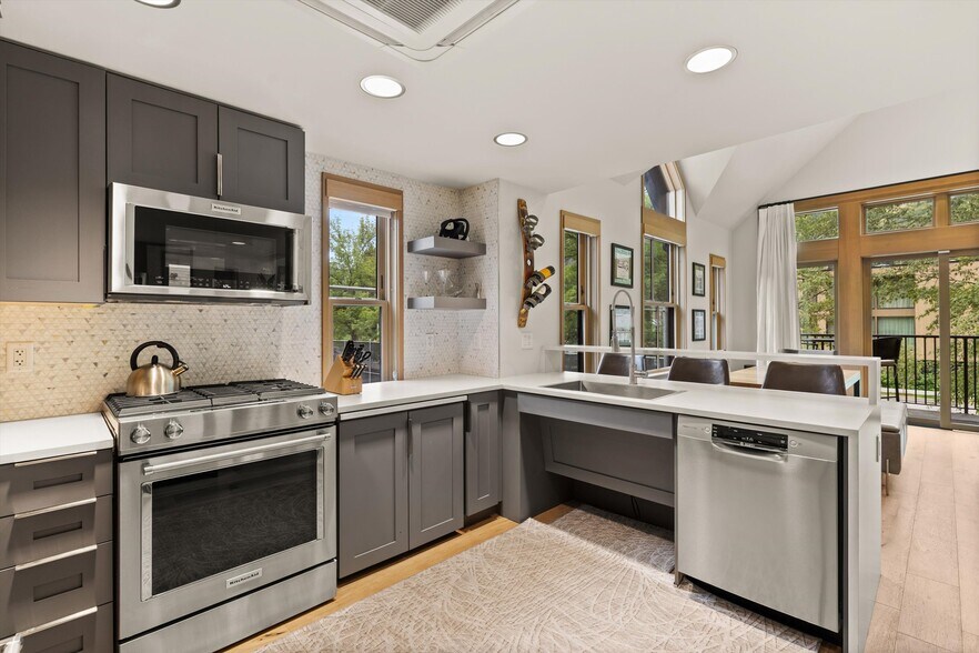 More Photos Of 122 W Main St, Aspen Office Residential For Sale