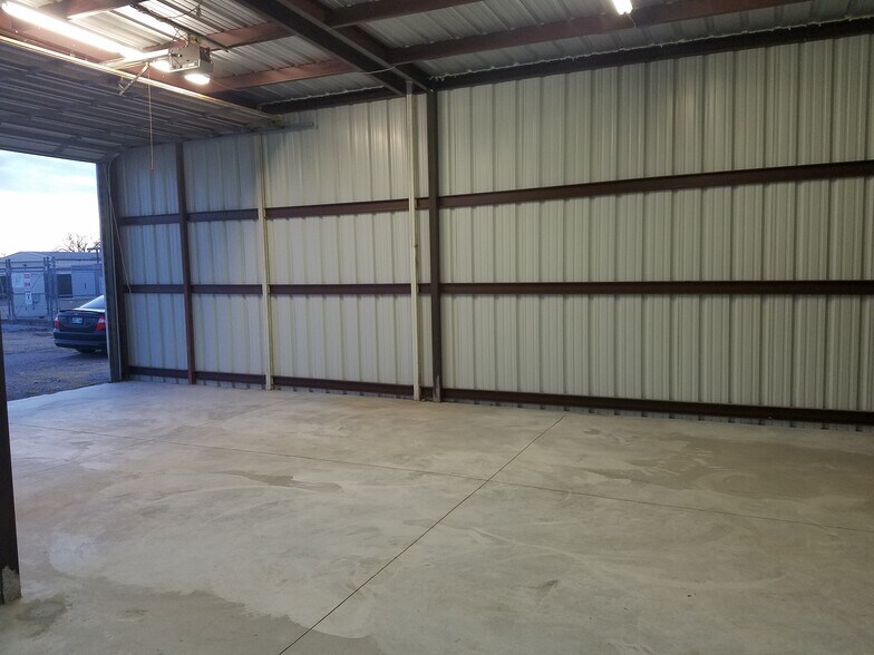 More Photos Of 7200 W Reno Ave, Oklahoma City Service For Lease