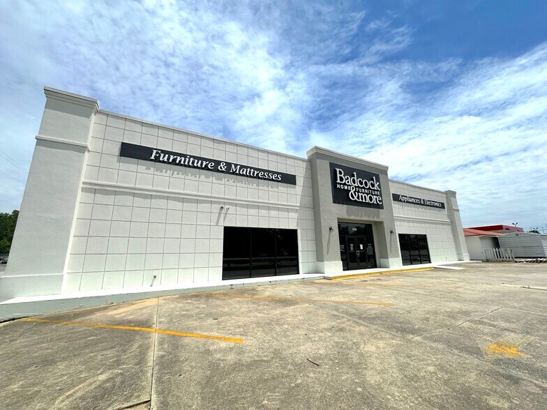 More Photos Of 435 S Main St, Swainsboro Freestanding For Sale