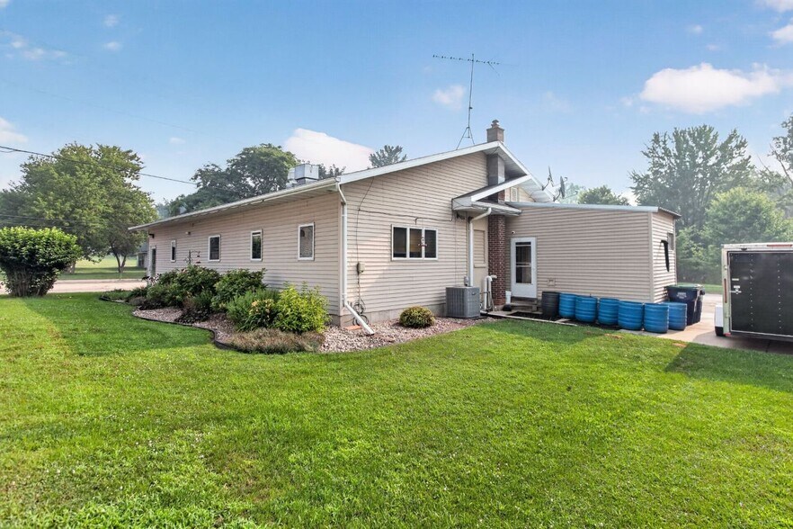 More Photos Of 133 E Main St, Embarrass Specialty For Sale