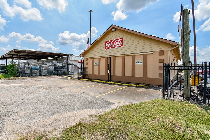 More Photos Of 9527 Ponderosa Ln, Houston Medical For Lease