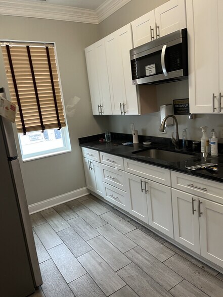 More Photos Of 1618 7th St NW, Washington Storefront Retail Office For Lease