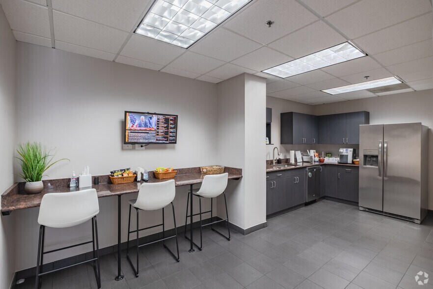 More Photos Of 40900 Woodward Ave, Bloomfield Hills Coworking Space