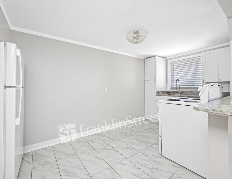 More Photos Of 935 15th St W, Bradenton Apartments For Sale