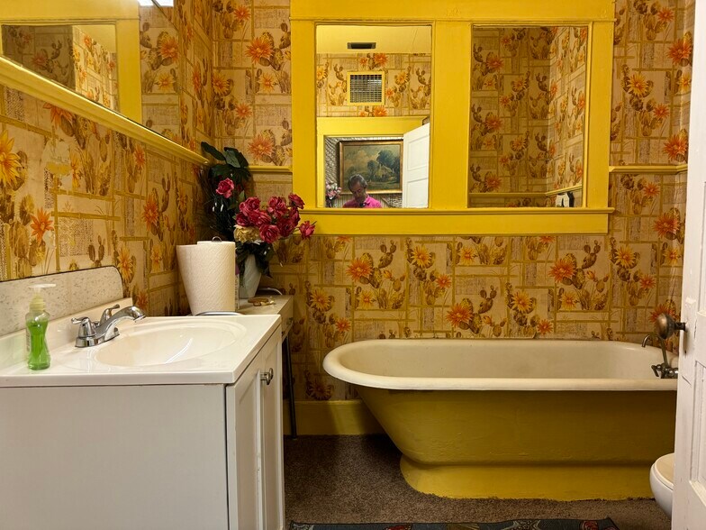 More Photos Of 458 Dauphin Island Pky, Mobile Freestanding For Sale