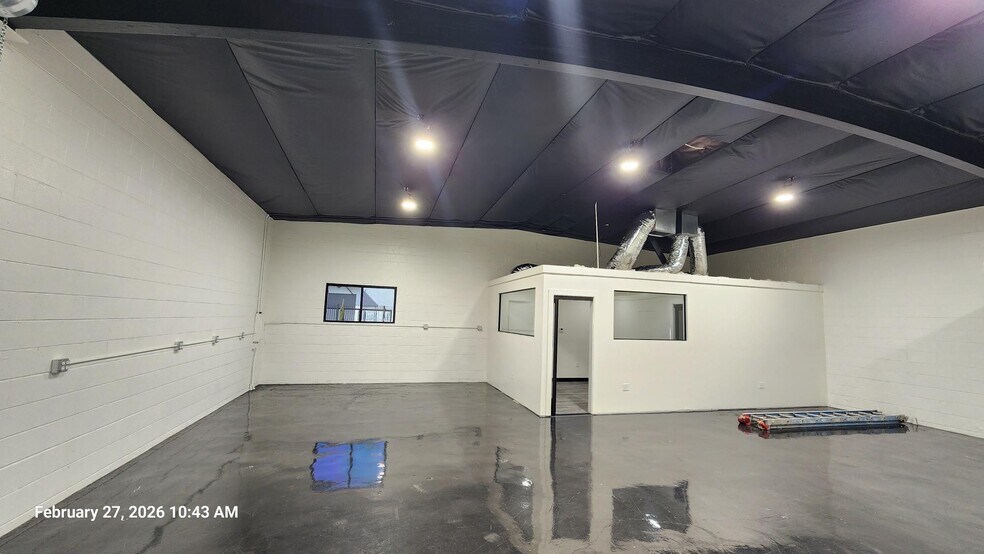 More Photos Of 1119-1121 Brookhaven Dr, Clovis Warehouse For Lease