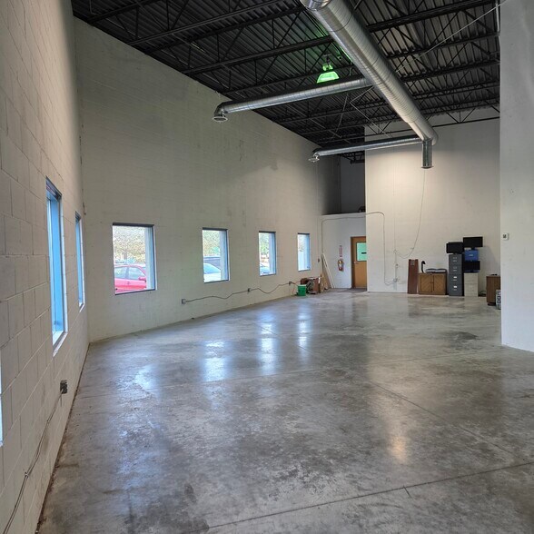More Photos Of 1630 91st Ave NE, Blaine Manufacturing For Lease