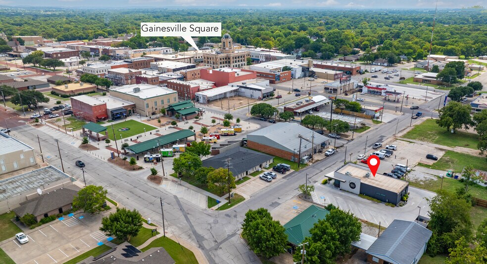 More Photos Of 211 N Weaver St, Gainesville Flex For Sale