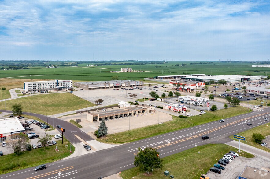 More Photos Of 3422-3564 Court St, Pekin Unknown For Lease