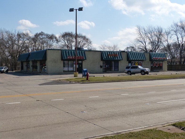 More Photos Of 519-535 S Bartlett Rd, Streamwood Freestanding For Lease