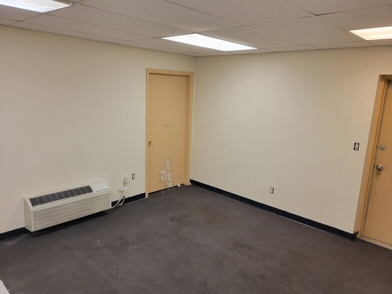 More Photos Of 825 North Point Rd, Rosedale Warehouse For Lease