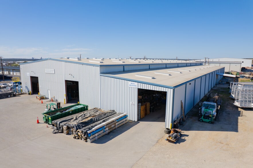 More Photos Of 18740 Goll St, San Antonio Warehouse For Lease