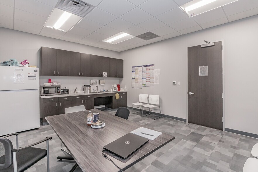 More Photos Of 5750 Stratum Dr, Fort Worth Medical For Lease