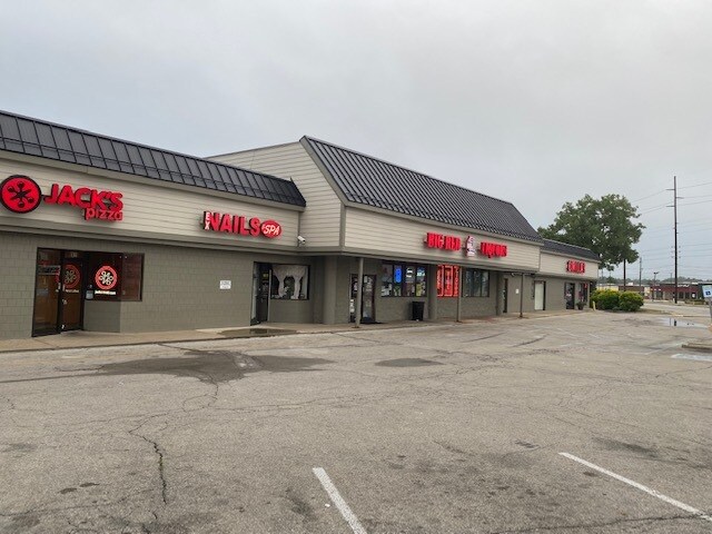 More Photos Of 8601-8613 Michigan Rd, Indianapolis Restaurant For Sale