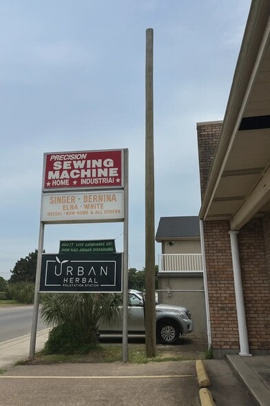 More Photos Of 1320 Veterans Memorial Blvd, Metairie Freestanding For Sale