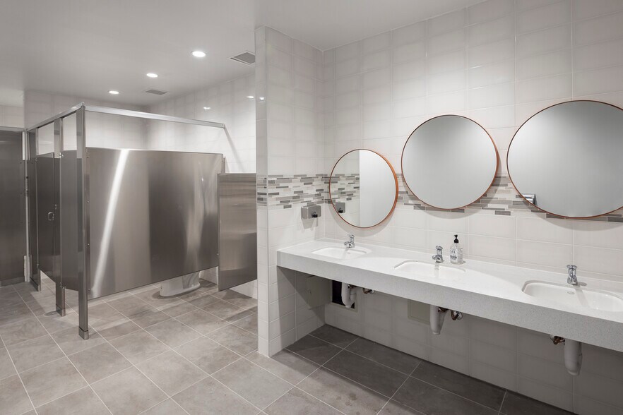 More Photos Of 4229 N FM 620 Hwy, Austin Showroom For Lease