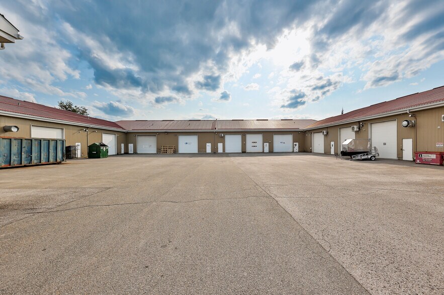 More Photos Of 250 Rue Industrielle, St-Roch-de-L'achigan Warehouse For Sale