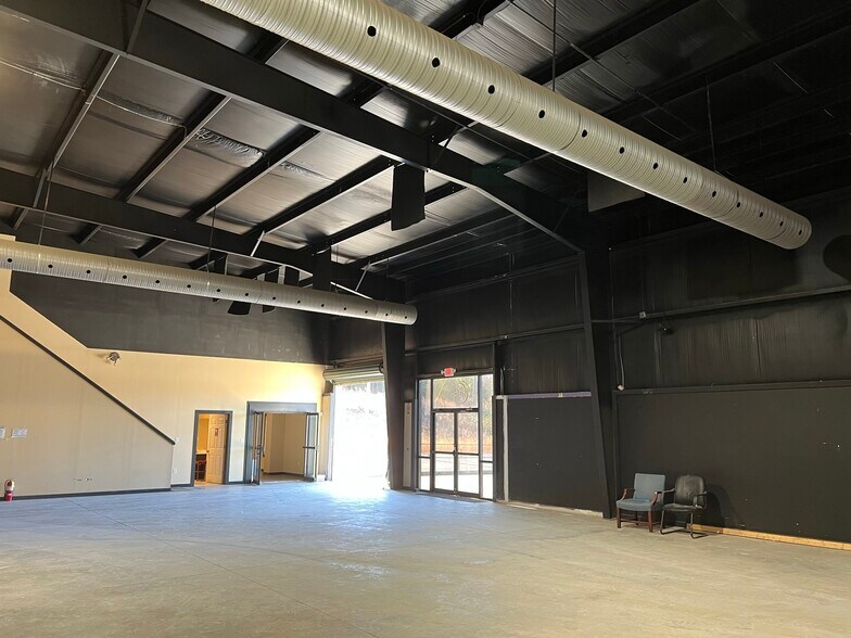More Photos Of 230 Industrial Park Rd, Baldwin Warehouse For Lease