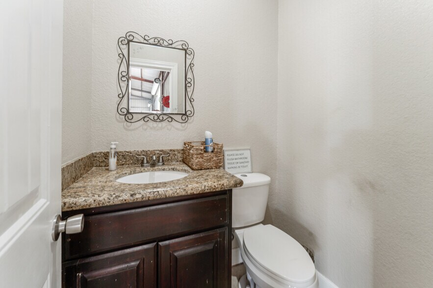 More Photos Of 6927 Highway 36 S, Rosenberg Office For Lease