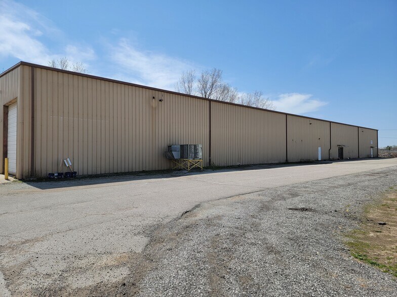 More Photos Of 1735 W 53rd St, Anderson Manufacturing For Sale