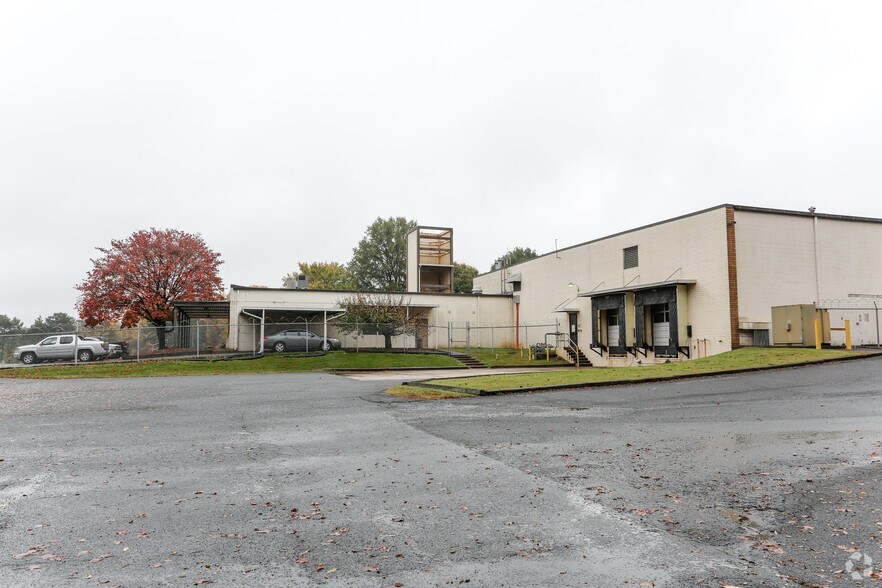 More Photos Of 3201 N Rotary Dr, Charlotte Industrial For Sale