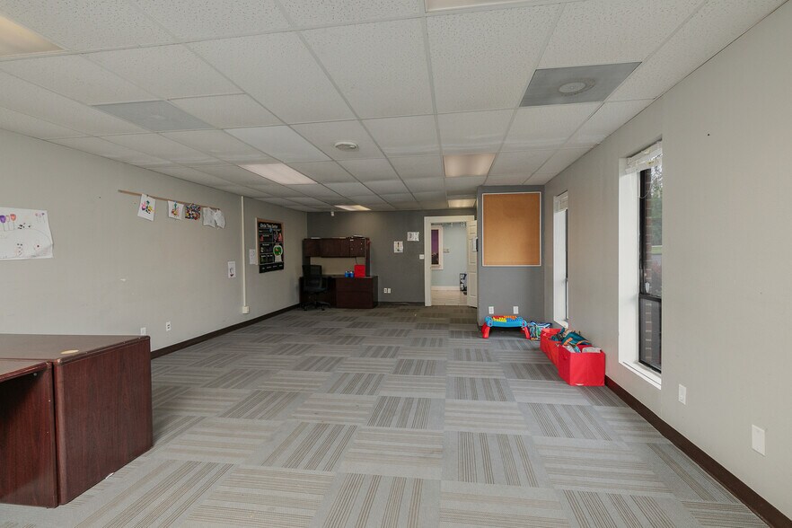 More Photos Of 500 W Daniels St, Ozark Office For Sale