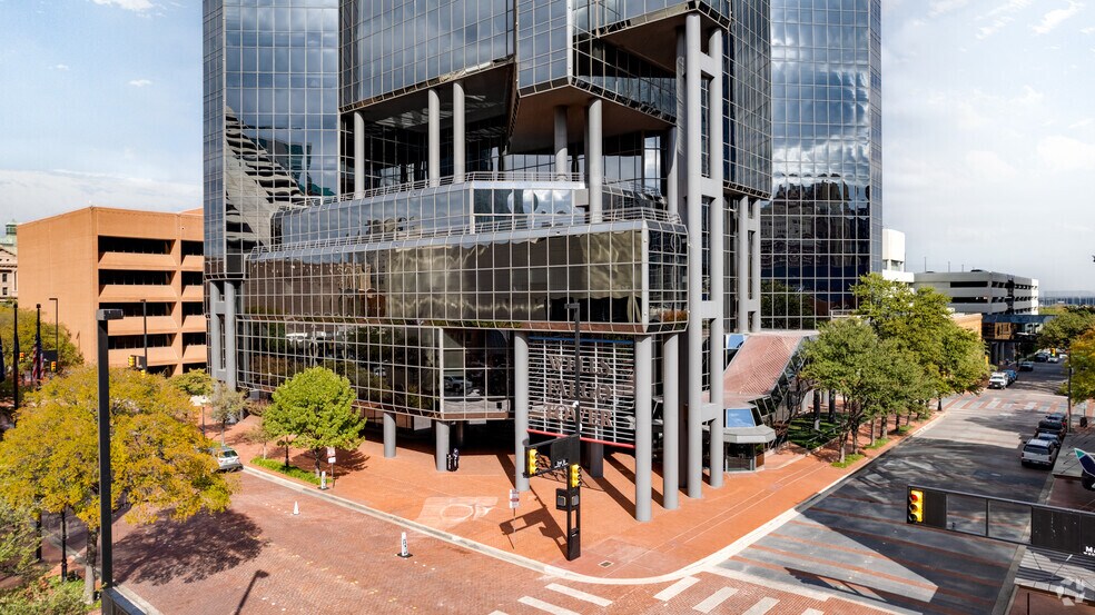 More Photos Of 301 Commerce St, Fort Worth Office For Lease